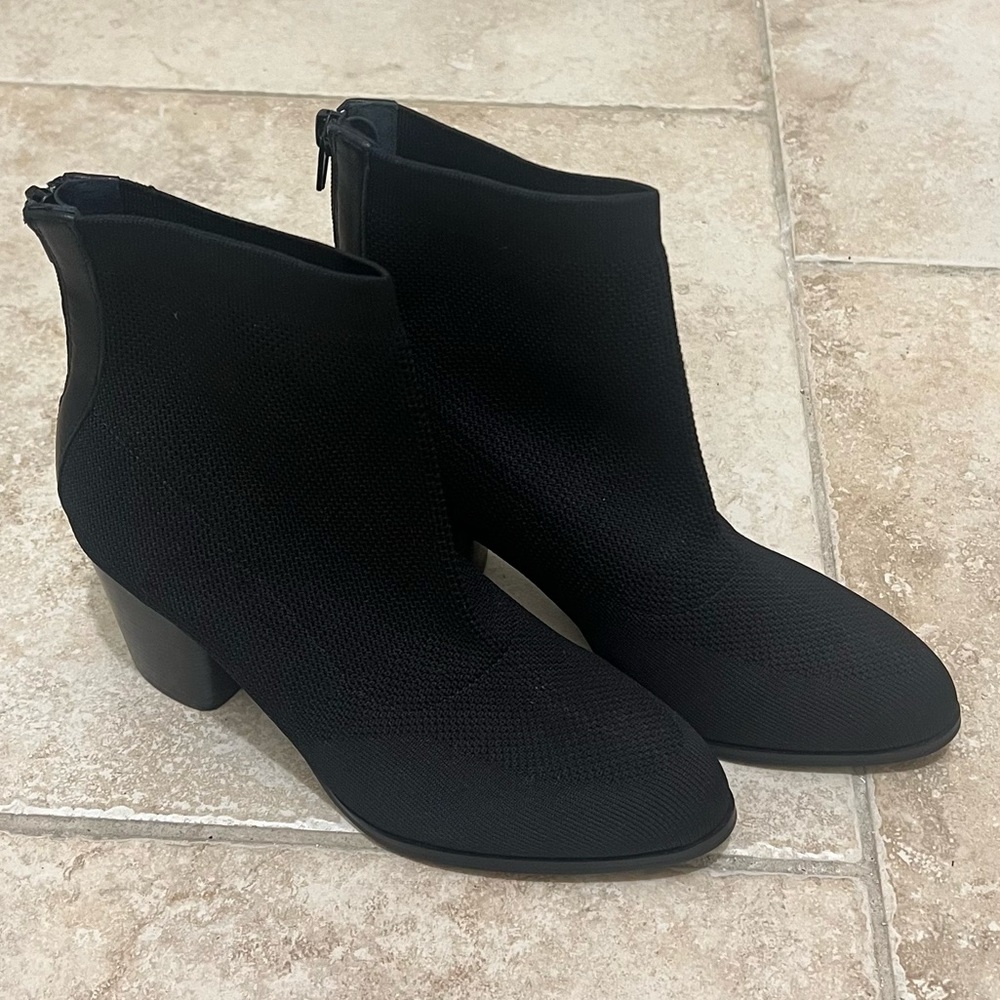 Brand new stretchy knit boots